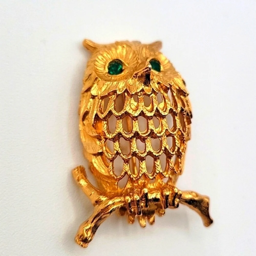 NAPIER Owl Brooch Vintage Gold Tone Rhinestones - Picture 2 of 6